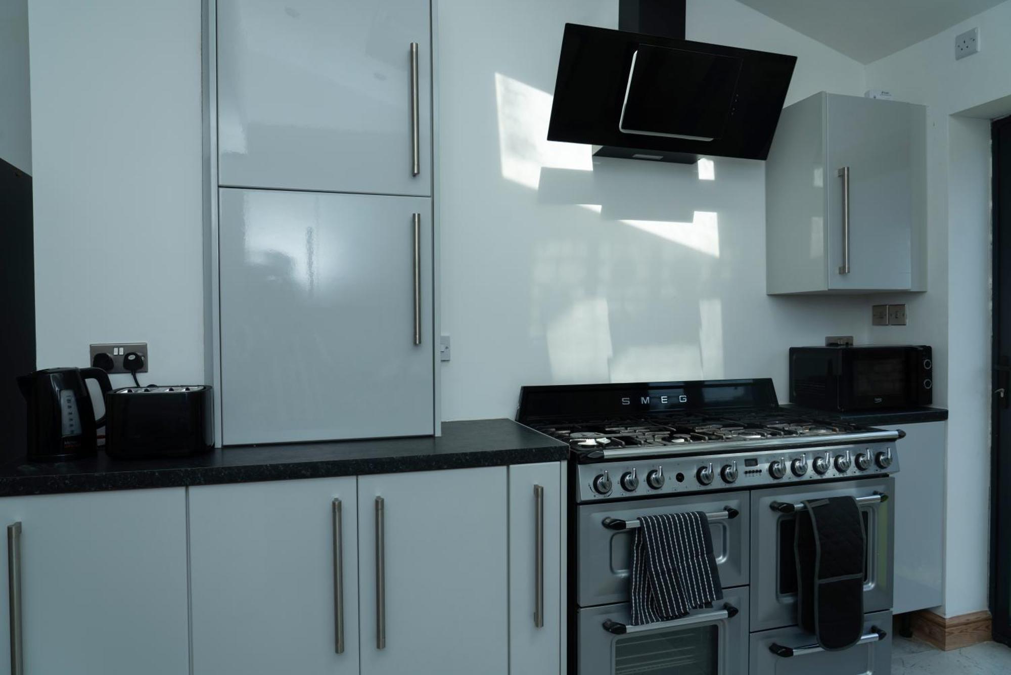 Double Bedroom Near Etihad And Coop Live With Free Parking, Shared Kitchen & Bathroom Manchester Bagian luar foto