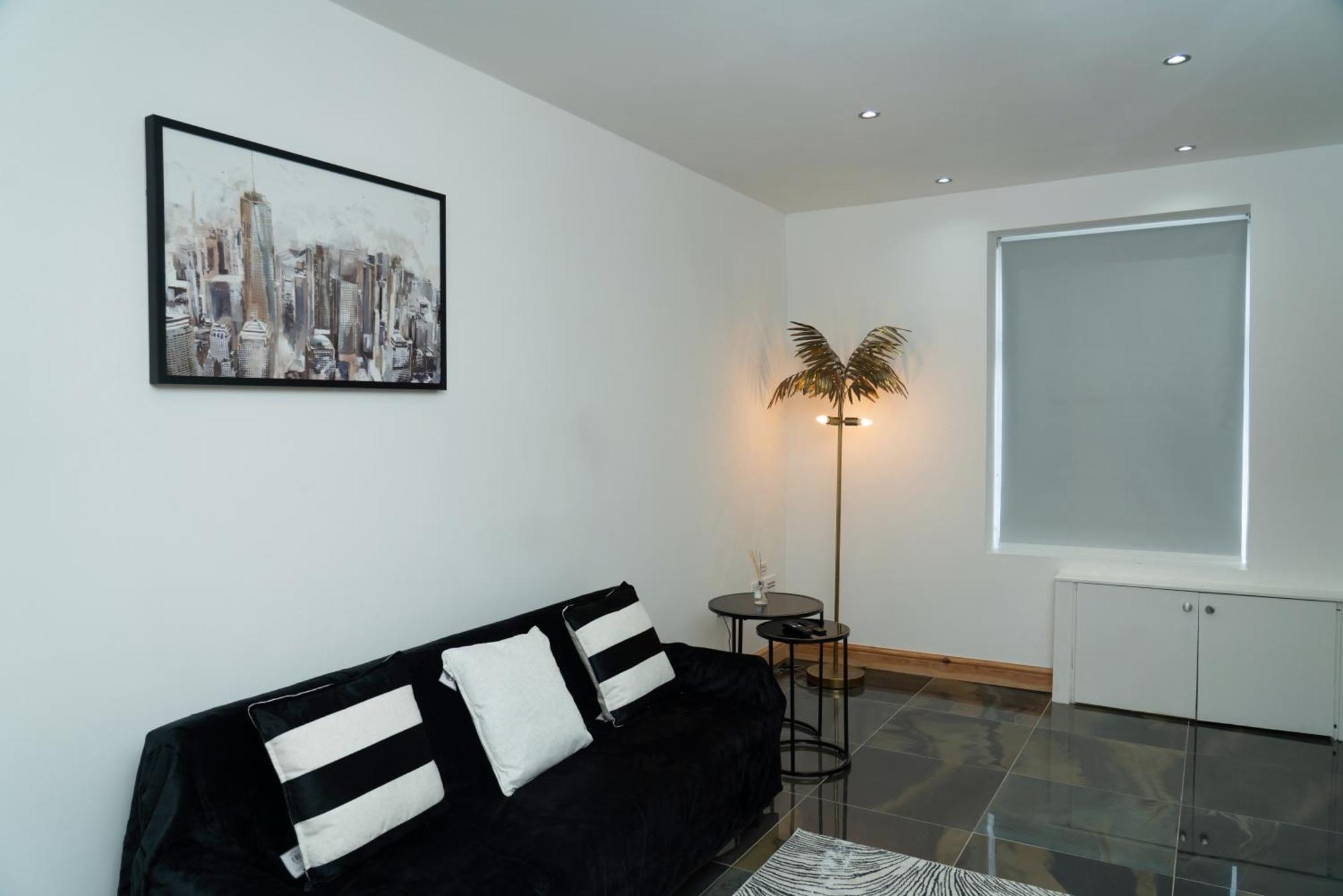 Double Bedroom Near Etihad And Coop Live With Free Parking, Shared Kitchen & Bathroom Manchester Bagian luar foto