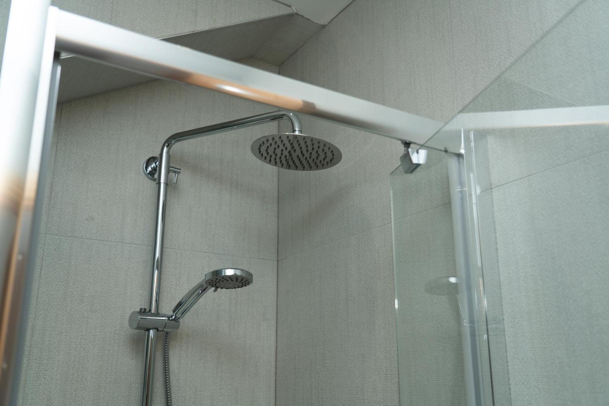 Double Bedroom Near Etihad And Coop Live With Free Parking, Shared Kitchen & Bathroom Manchester Bagian luar foto