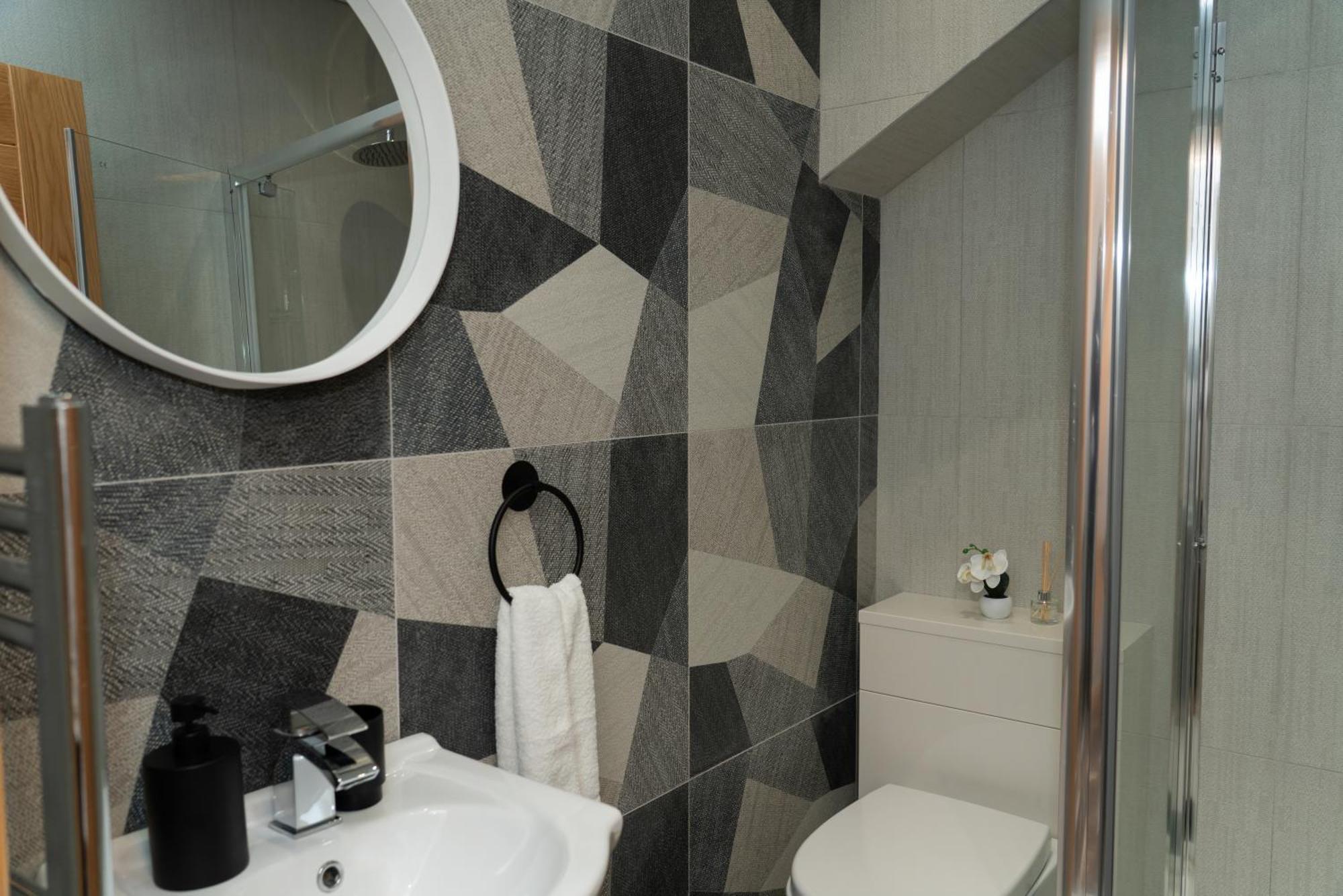 Double Bedroom Near Etihad And Coop Live With Free Parking, Shared Kitchen & Bathroom Manchester Bagian luar foto