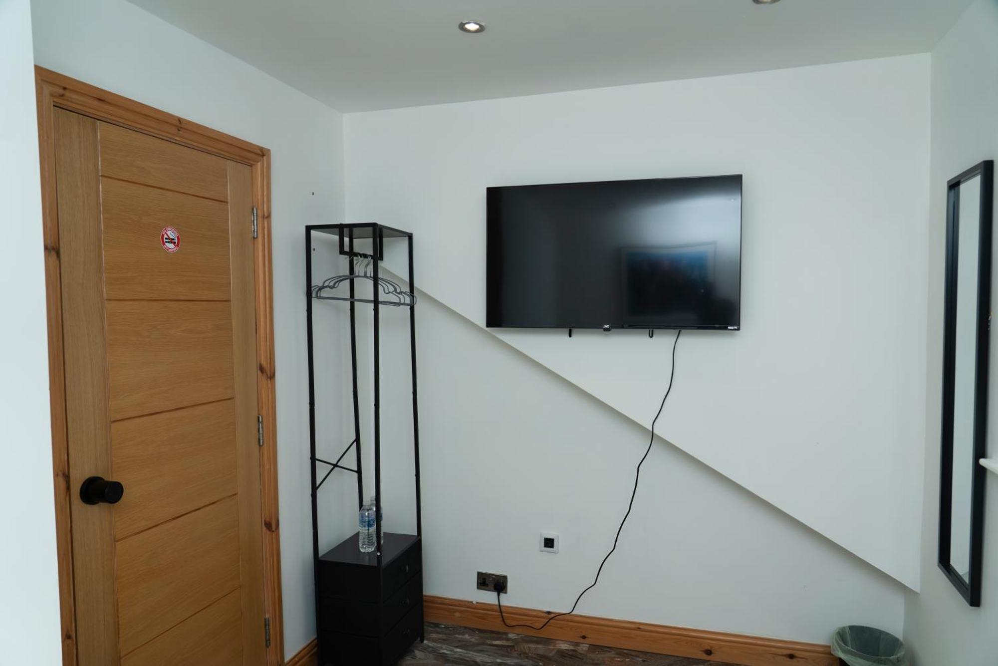 Double Bedroom Near Etihad And Coop Live With Free Parking, Shared Kitchen & Bathroom Manchester Bagian luar foto
