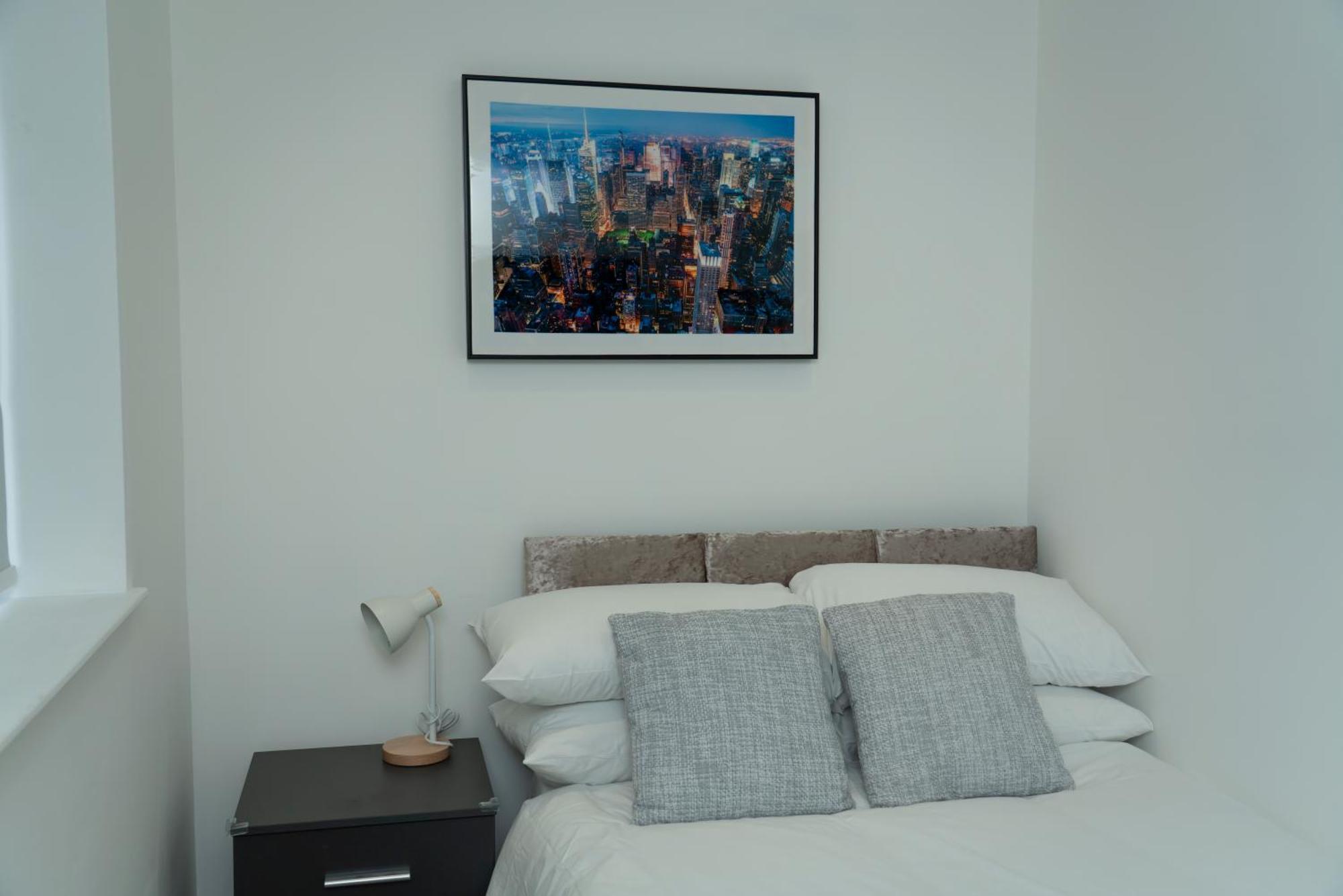 Double Bedroom Near Etihad And Coop Live With Free Parking, Shared Kitchen & Bathroom Manchester Bagian luar foto